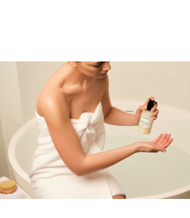 The Retreat Purifying Cream Oil Body Wash, 300 ml.