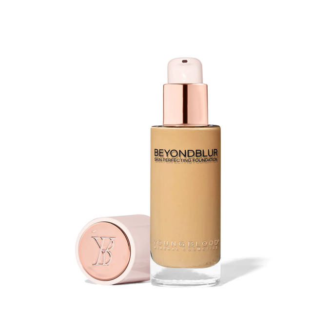 Youngblood BeyondBlur™ Skin Perfecting Foundation MW3, 30 ml.